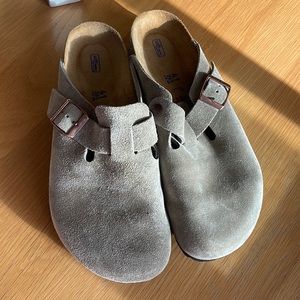 Birkenstock Boston Clog in Taupe Soft Suede Size 41
